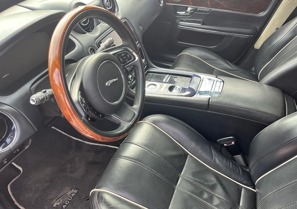 Jaguar XJ cena 45999 przebieg: 150000, rok produkcji 2011 z Warszawa małe 352